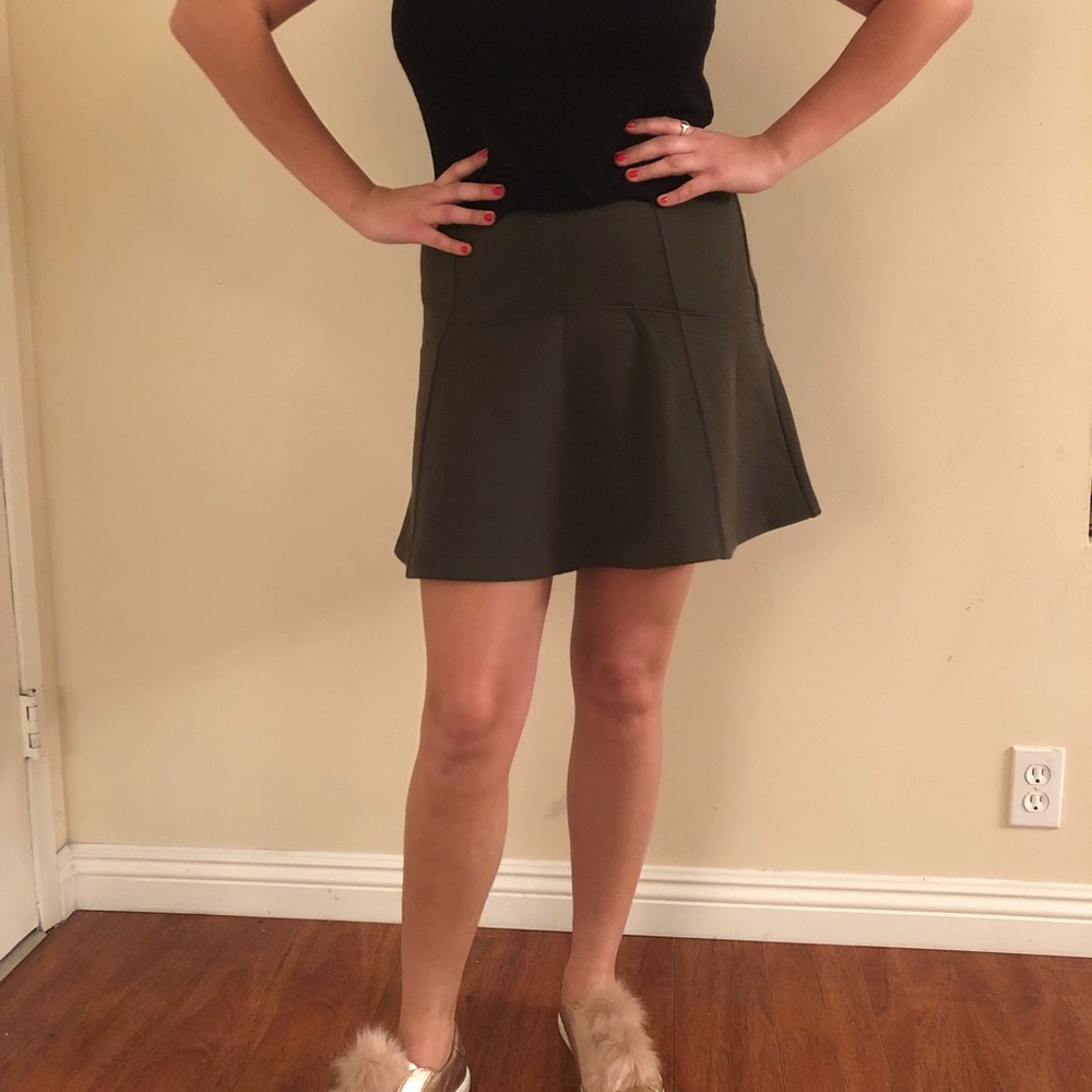Flirty Ann Taylor Olive Green Skirt  (Size 4)